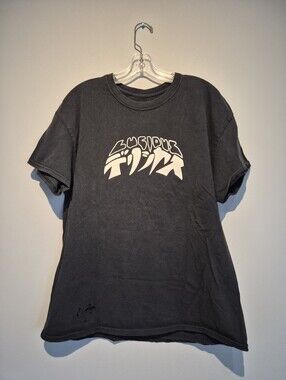 Lucious Black & White Graphic T-Shirt | Size Large